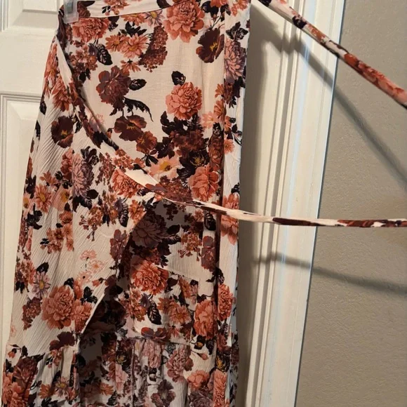 Floral faux wrap high-low/midi skirt with ruffles and ties - Picture 12 of 12